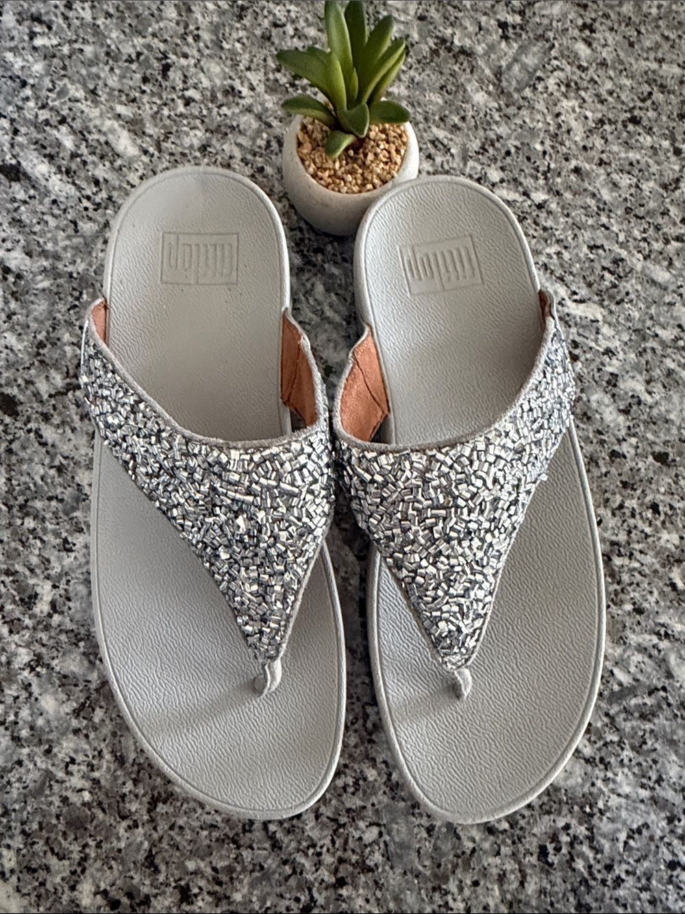 FitFlop US 8 Lulu Shimmerfoil Toe-Thongs EUC - Picture 2 of 9